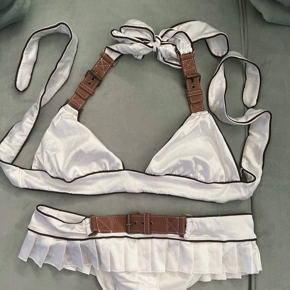 Beach Bunny bikini 👙 extra large top and large bottoms, White skirt